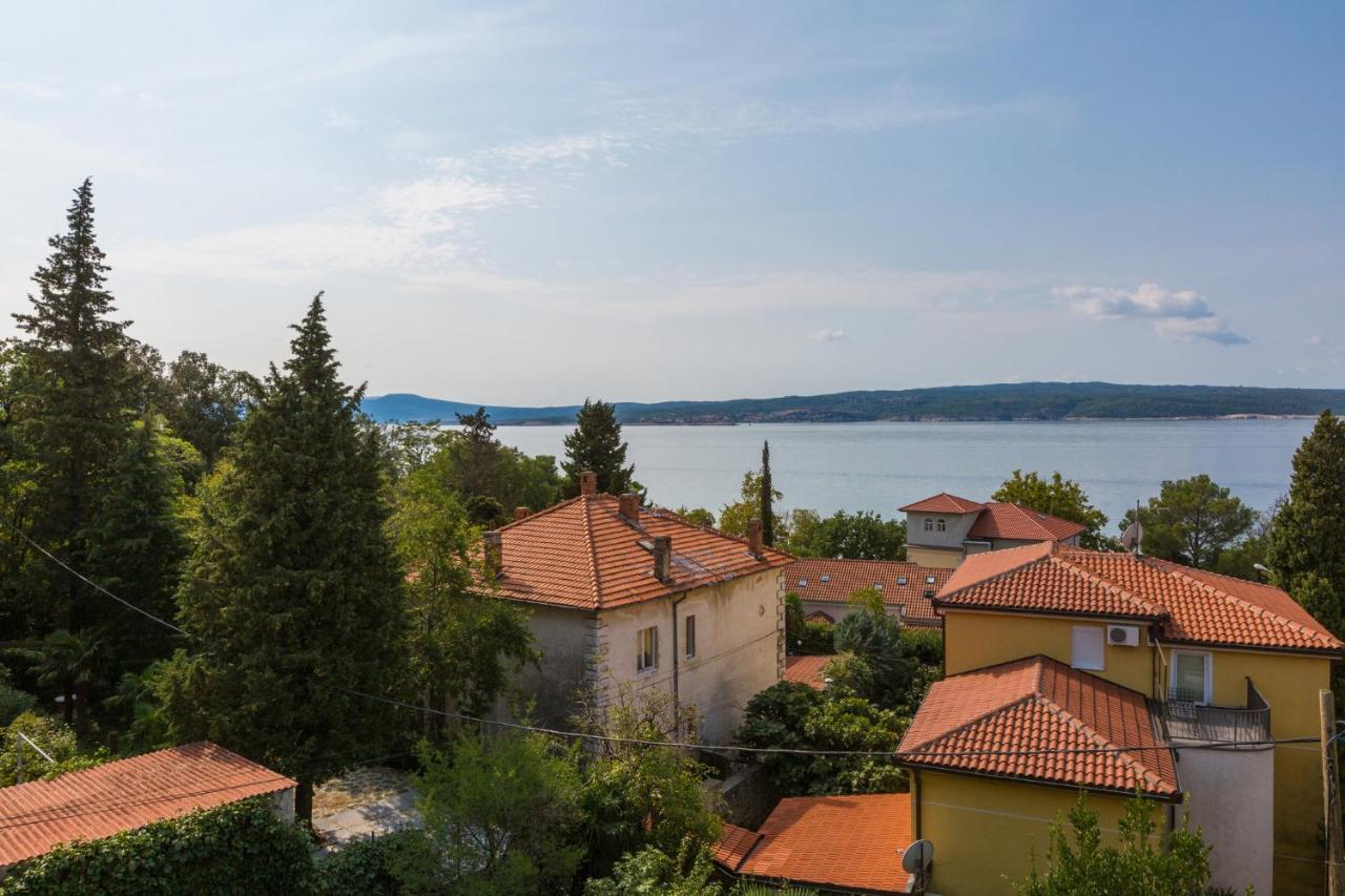 Jasminka Loncaric Apartamento Crikvenica Exterior foto
